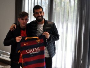 Arda Turan’dan Altıntepsili Genç Futbolcuya Tavsiyeler