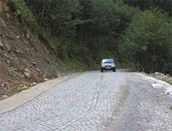 Ç.hemhin Çat Vadisi yoluna parke taşı döşendi