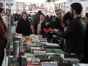 9. Çukurova Kitap Fuarı Yoğun Katılımla Açıldı