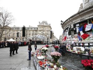 Paris’teki Terör Saldırılarında Hayatını Kaybedenler Anıldı
