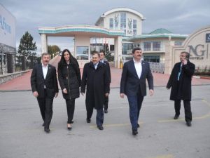 Bakan Eroğlu Basın Mensuplarını Ziyaret Etti