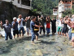 HES'e Tulumlu Horonlu Protesto