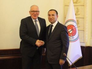 Bozdağ, Avrupa Birliği Komisyonu Başkan Yardımcısı Timmermans İle Görüştü