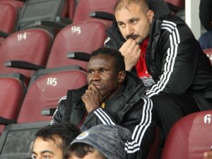 Yaş Tartışmalarının Odağındaki Futbolcu Maçı Tribünden İzledi