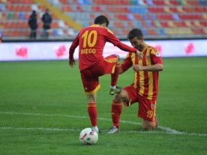 Kayserispor, Etimesgut Belediyespor’u Rahat Geçti