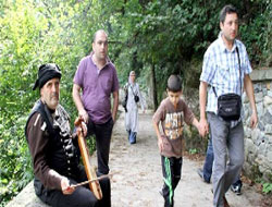 Sümela Manastırı'na gelenlere kemençeli karşılama