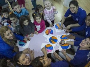 Bayan Basketbolculardan Renkli Ziyaret