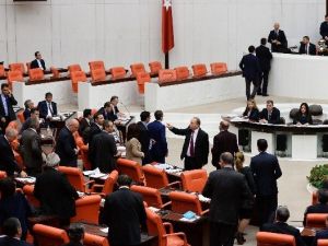 Milletvekilleri Önce Kavga Etti, Sonra Özür Diledi