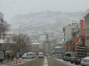 Bayburt’ta Kar Yağışı Hayatı Olumsuz Etkiliyor