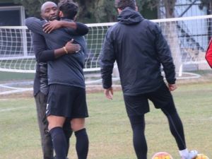 Akhisar Belediyespor’da Lualua Takım Arkadaşlarına Veda Etti