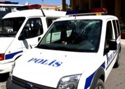 Polis aracı devrildi: 1 polis şehit
