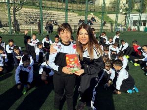 Yavru Kartallar, Beşiktaş’ı Anlatan Kitaba Yoğun İlgi Gösterdi
