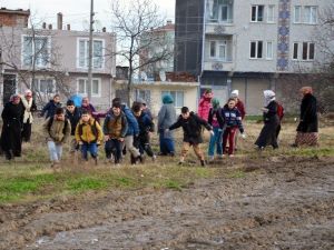 Bafra’da Öğrenci Velileri Yol İstiyor