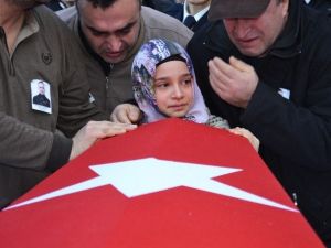 Ordu Şehidine Ağladı