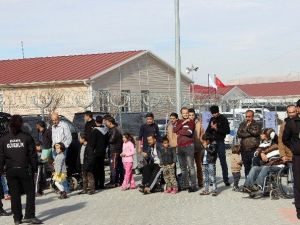 Dışişleri Bakanı Çavuşoğlu, Nizip Konteyner Kenti’ni Ziyaret Etti
