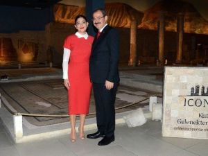 Dışişleri Bakanı Çavuşoğlu, Zeugma Müzesi’nde Defile İzledi