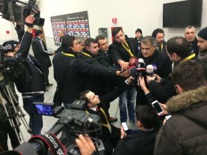 Şenol Güneş: "Maçın Başında Da Belliydi Ama Hakem Kurallar Gereği Biraz Zorladı"