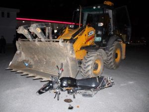 Sakarya’da Kepçe İle Motosiklet Çarpıştı: 1 Ağır Yaralı