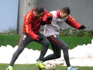 Hamit Altıntop Takıma Döndü