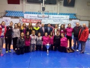Yalovalı Bayan Güreşçiler Edirne’de Madalyaları Silip Süpürdü