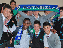 Rizespor'dan 100 Öğrenciye Bilet