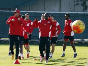 Antalyaspor Antrenmanına Moraıs Damgası