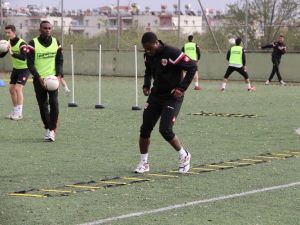 Adanaspor Maç Saatini Bekliyor
