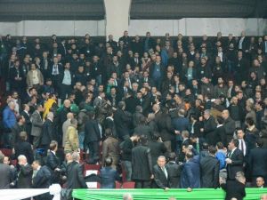Bursaspor Kongresinde Kavga