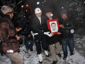 Şehit Polisin Cenazesi Baba Ocağına Getirildi