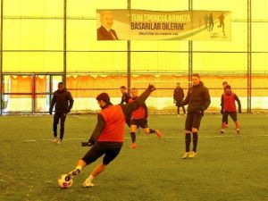 Medipol Başakşehirli Futbolcular, Spor Parkı’nda Antrenman Yaptı