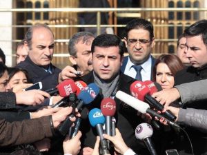 Demirtaş: "Biz Artık Derhal Sokağa Çıkma Yasaklarının Kalkması Gerektiğini Belirtiyoruz””