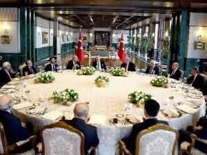 Cumhurbaşkanlığı Sofrası’nda ’Terör Ve Demokrasi’ Konuşuldu