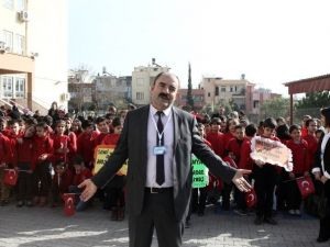 Öğretmenin Karne Töreninde Bayrak Paniği