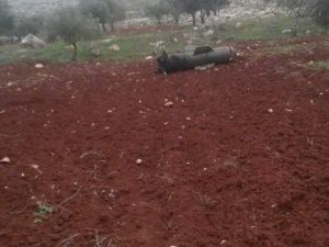 Rus Uçakları Suriye’nin Sarmada Kasabasına Hava Saldırı Düzenledi
