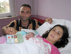 28 Ekim Ailesi! Anne, baba ve bebeğin doğum günü aynı