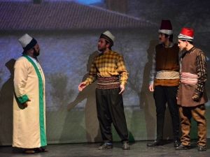‘Emir Sultan’ Oyununa Büyük İlgi