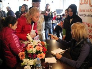 Ayşe Kulin Bursa’da Okurlarıyla Buluştu