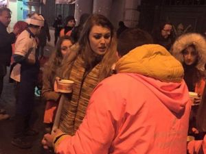 Zonguldaklı Öğretim Üyesi Evsizlere Çorba Dağıttı