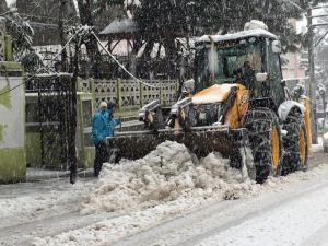 Doğu Karadeniz’de Karla Mücadele Aralıksız Sürüyor