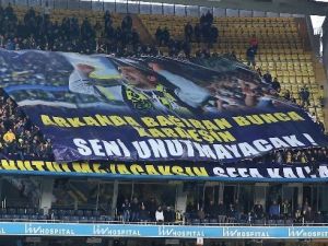 Kadıköy’de Arda’ya Alkış, Volkan’a Tepki