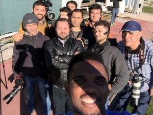 Eto’o’dan Gazetecilerle Selfıe