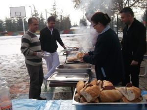Bolu’da Hastalara Mangal Keyfi Yaşattılar