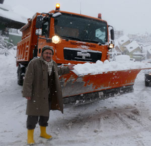 Başkan Gümrükçüoğlu: “Yoğun Don Ve Buzlanma Olacak, İşi Olmayan Dışarı Çıkmasın”
