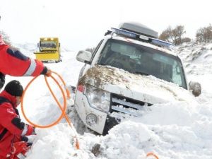 Rize'de Kar Paletli Ambulans Hayat Kurtarıyor