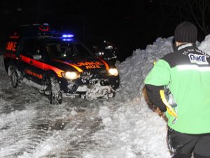 Rize'de Karda Mahsur Kalan Aile Kurtarıldı