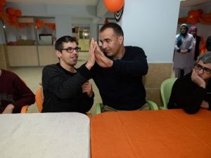 Bursasporlu Basketbolculardan Obam’a Moral Ziyareti