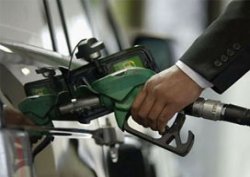 Benzine büyük zam