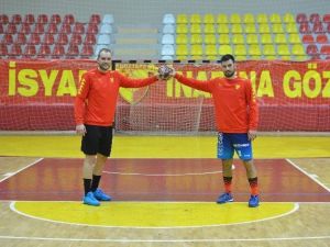 Göztepe Hentbol Takımı’ndan 2 İmza