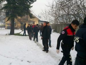 Düzce’de 3 Kişi Boğazları Kesilerek Öldürülmüş Halde Bulundu