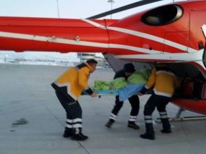 70 Yaşındaki Kadın Hava Ambulansıyla Kurtarıldı